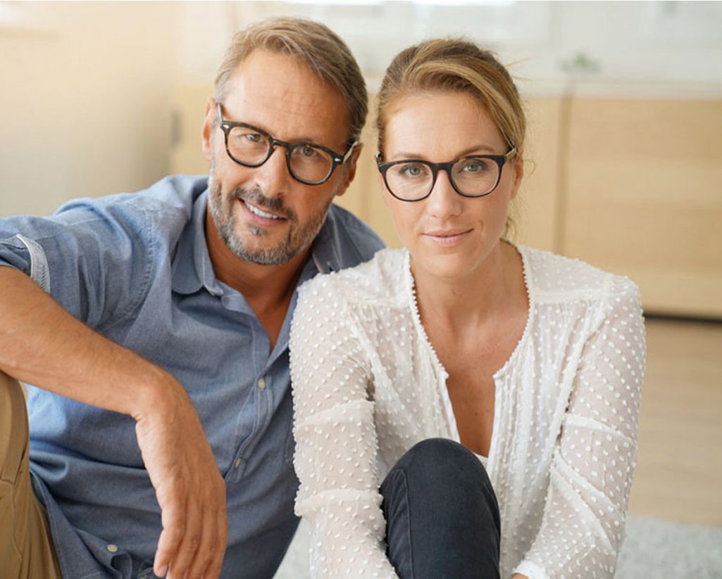 coupke montures de lunettes qui présentent les produits exavue optometriste opticien paris